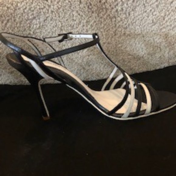 Authentic Giorgio Armani Peep Toe - Picture 2 of 5